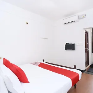 Hotel Oyo Flagship Kaveri Tourist Guruvayur